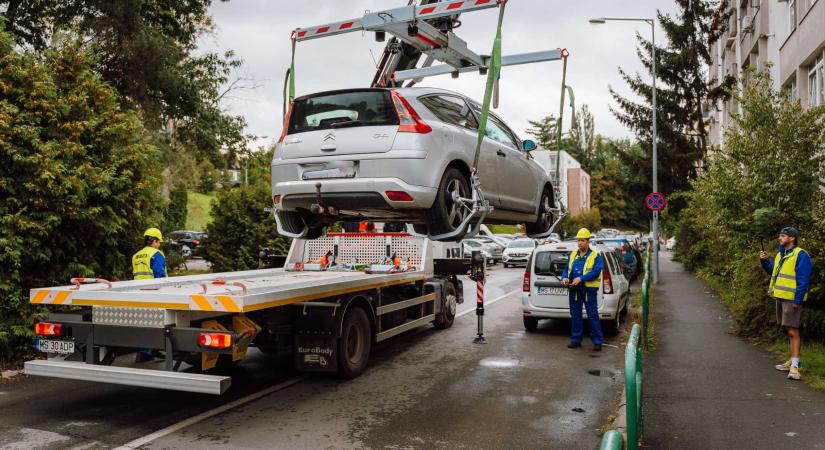 Öt hónap alatt közel hatszáz szabálytalanul parkoló gépkocsit szállítottak el Marosvásárhelyen