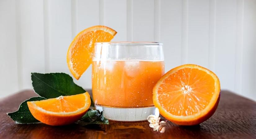 Miért lesz borzalmas az íze a narancslének fogmosás után? – a válasz a nyelveden van