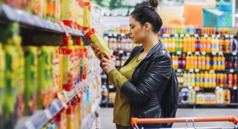 Baj van a népszerű narancslével: nem az van benne, amit a doboza állított
