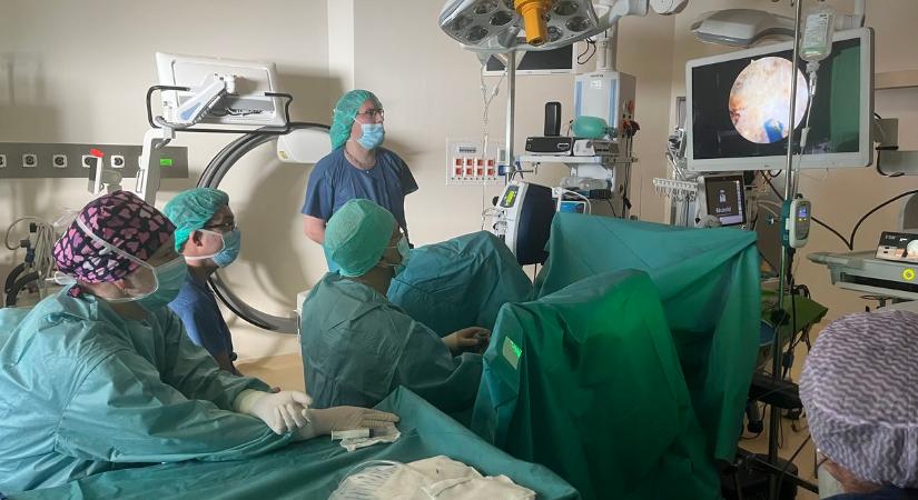 A legmodernebb lézertechnikával végeztek műtétet a Heves Vármegyei Markhot Ferenc Kórházban