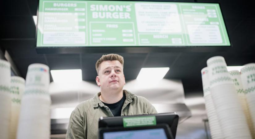 Lassan már nem is hír, de Simonék újabb országban terjeszkednek, és nem állnak meg egyetlen étteremnél