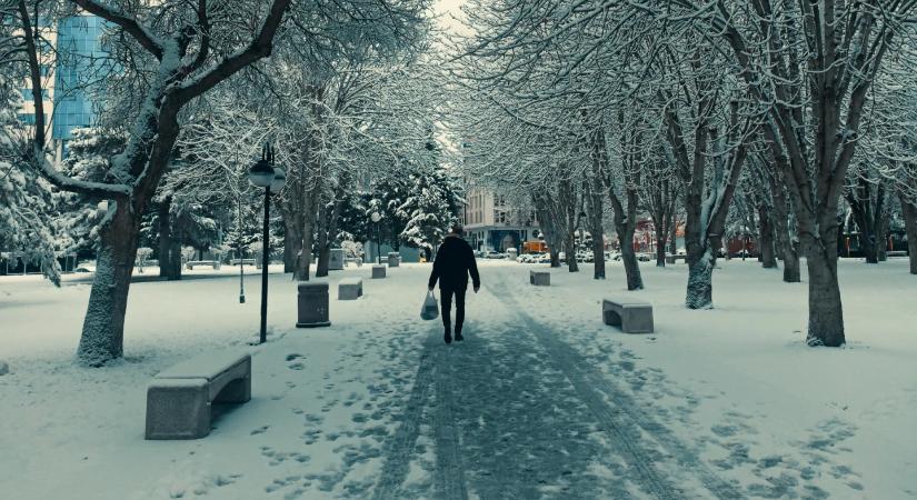 Veszélyes ónos eső és kihűlés – így segítenek a mentők a legnehezebb helyzetekben