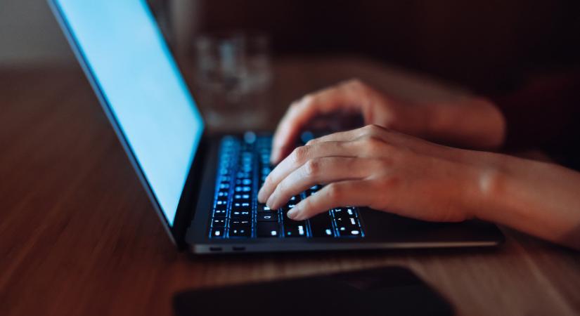 Figyelmeztetést adott ki a Windows: azonnal frissíteni kell a rendszert, több biztonsági rést is támadnak most a hackerek