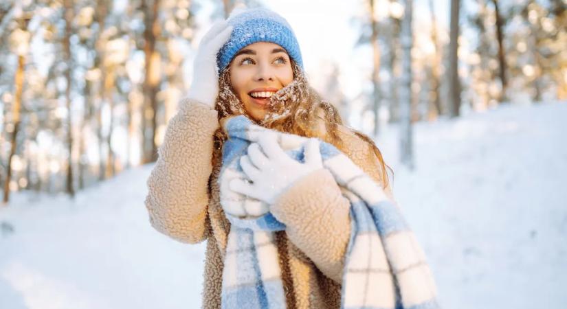 Hajápolás télen: így óvd a hajad a sapka alatt