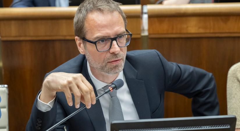 Megbénulhat a mentőszolgálat? Az SaS feljelentette az egészségügyi minisztert