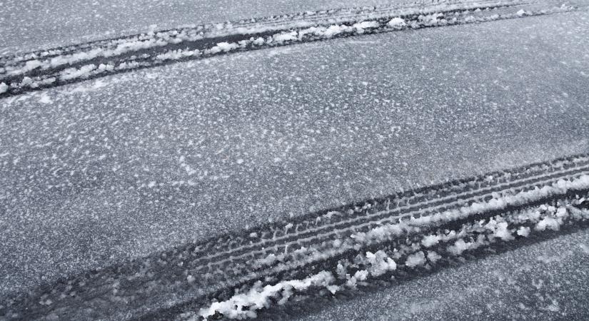 Jelentős fennakadások az M1-esen és több főúton balesetek miatt