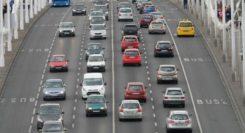 Naptárakat elő! Ekkor érkezik az új KRESZ teljes szövege