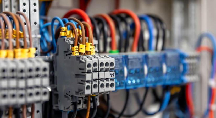 Villamos tervezés ipari környezetben: hol csúsznak el leggyakrabban a projektek?