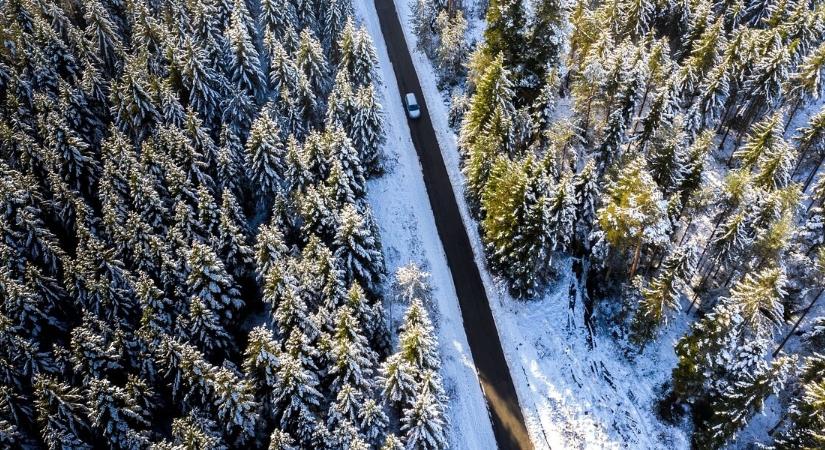 Kettészakad az ország: Brutális köd és ónos eső nehezíti a csütörtököt – itt lesz tavaszias meleg