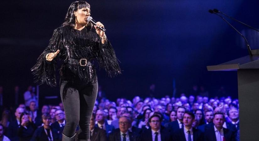 Tóth Gabi szerint „az ellenzéki idióta f…ok” mesterséges intelligenciával próbálják lejáratni