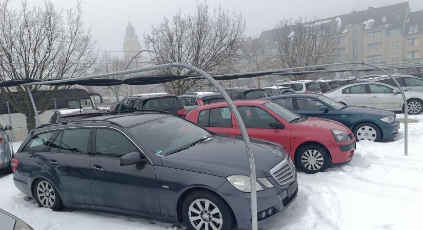 Még mindig a benzines és az olcsóbbak a menők – Így terveznek autót venni a középkorú magyarok