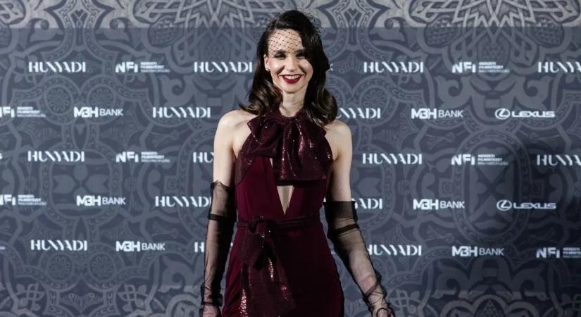 Törőcsik Franciska első fellépése! Így még sosem láthattad a Hogyan tudnék élni nélküled? sztárját!