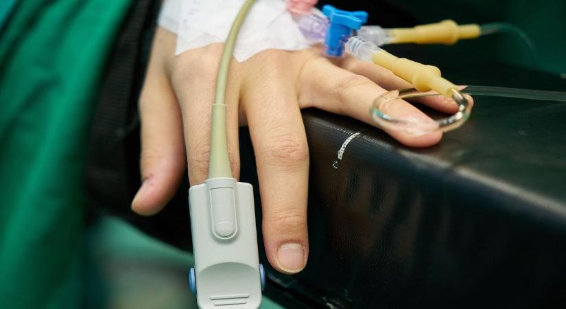Rutinműtét közben halt meg egy lengyel kismama és babája, mert elcseréltek két csövet
