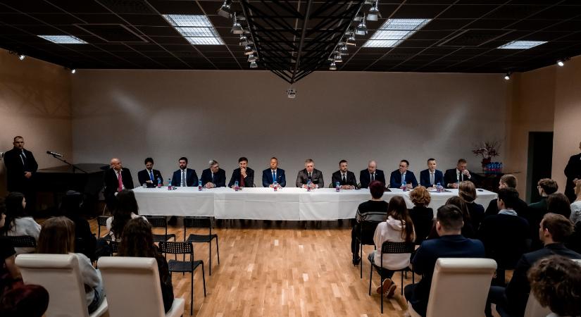 A Fico-kabinet minden hónapra tervez egy kihelyezett kormányülést