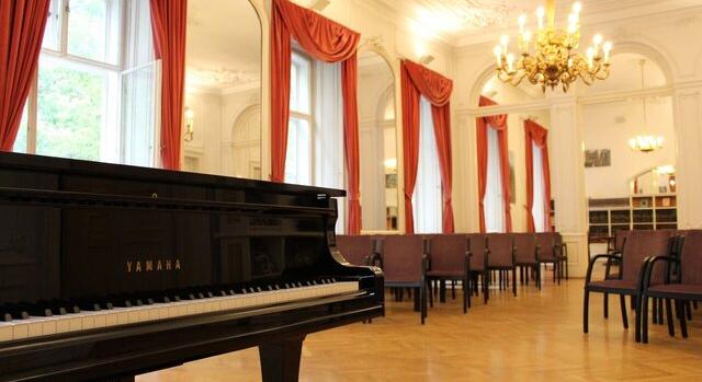 Junior Prima díjas zenészek adnak koncertet az Ötpacsirta Szalonban