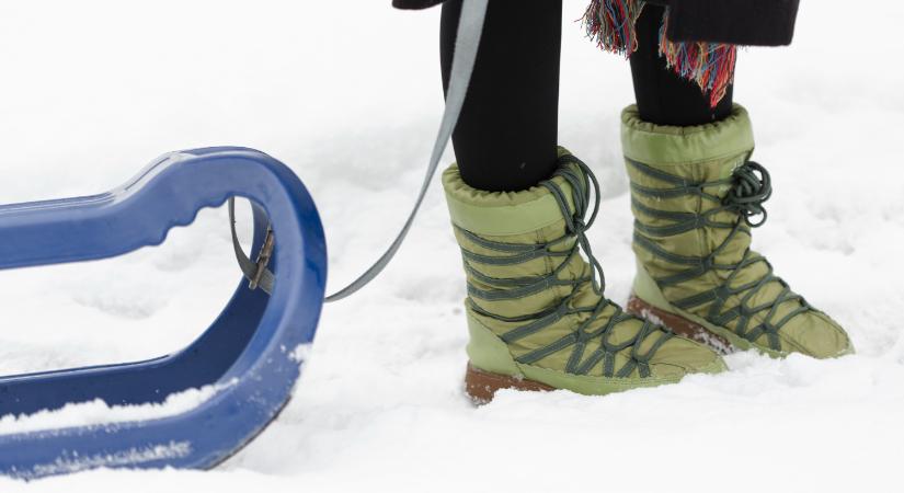 A szánkózás is okozhat komolyabb sérülést: rég volt ekkora hó, nincs rutinja a gyerekeknek