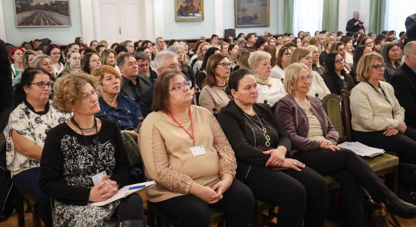 Pénz érkezik az sni-s és tartósan gyógykezelt gyerekek nevelésére – galériával