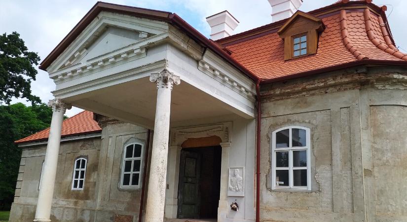 Idén is folytatódik az Esterházy-kastély felújítása és a magyar alapiskola második pavilonja is megújul Zselízen