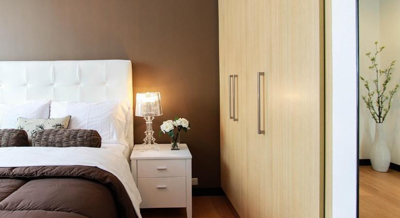 5 tárgy, amit tilos az éjjeliszekrényen tárolni