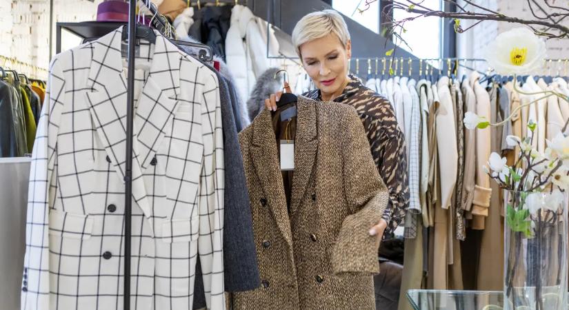 Örökre tedd el a szekrény mélyére: ezeknek a ruhadaraboknak ideje búcsút mondanod 2026-ban