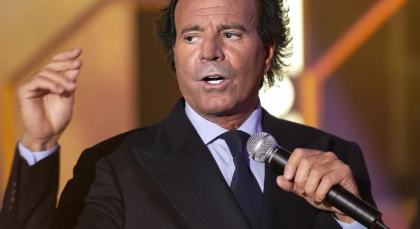 Szexuális zaklatással vádolják a 82 éves Julio Iglesiast