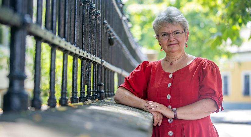 Ezek technológiának látszó, súlyos függőséget okozó eszközök – Pécsi Rita előadásán jártunk