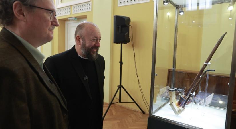 Kölcsey pipáit láthatjuk a debreceni múzeumban
