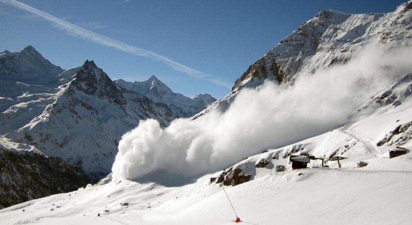 Lavinát indított el a 13 éves fiú, aztán belehalt egy osztrák sípályán