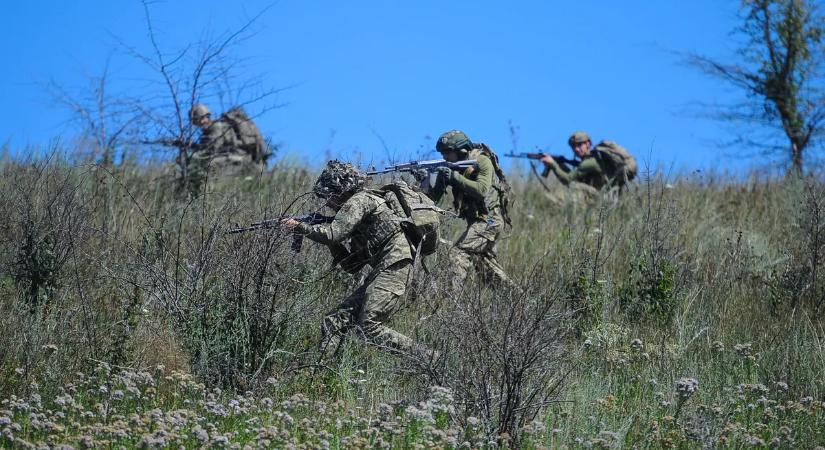 Horvátországban kiküldték a katonai behívókat