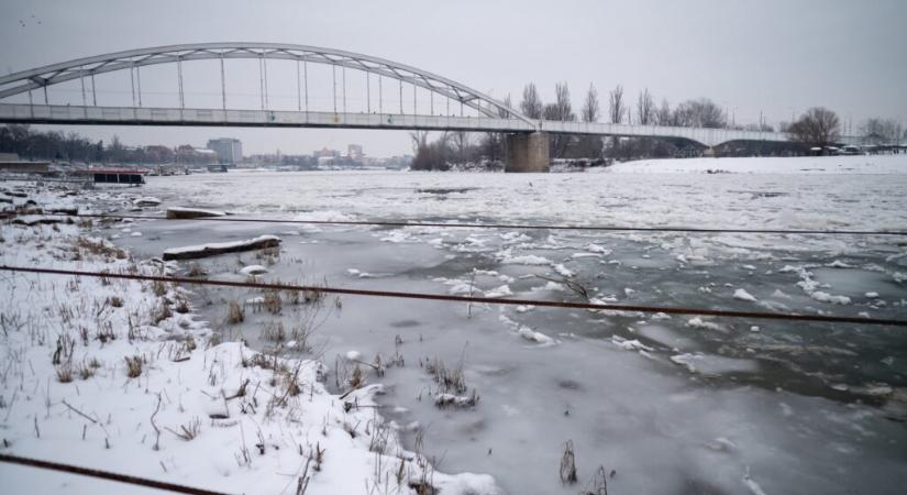 Teljes hajózási tilalom van a Tiszán
