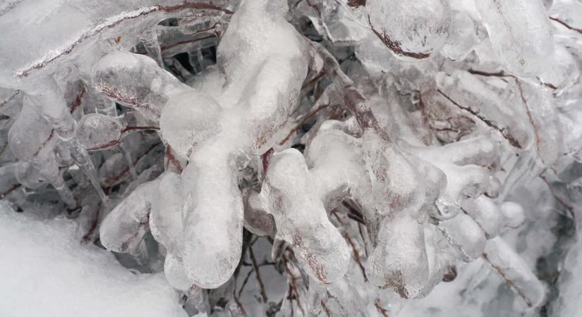 Köd, csúszós utak és ónos eső: nehéz nap vár Veszprém megyére