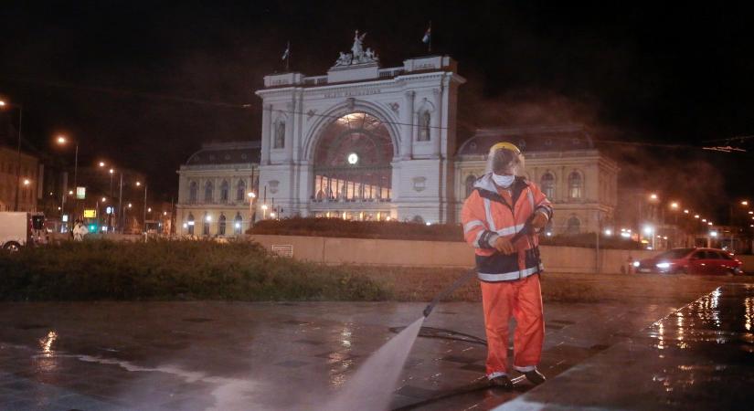 Lángok csaptak föl a Keleti pályaudvarnál, egy vonat miatt kerültek veszélybe az utasok