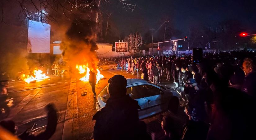 Irán: halálbüntetés is várhat a kormányellenes tüntetők őrizeteseire