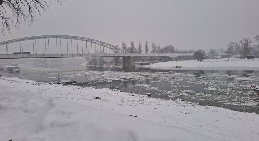 Hajózási zárlat van a Tiszán