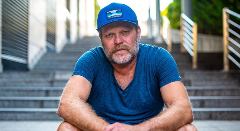 „Szerintem 55 évesen így kell kinézni” – Szabó Győző félmeztelen fotókon mutatta meg, mennyire kigyúrta magát