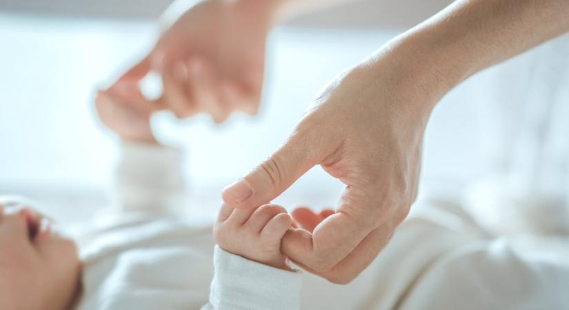 Jelenleg az apának nincs beleszólása, hogy egy nő megtartsa-e a gyerekét. Jó ez így?