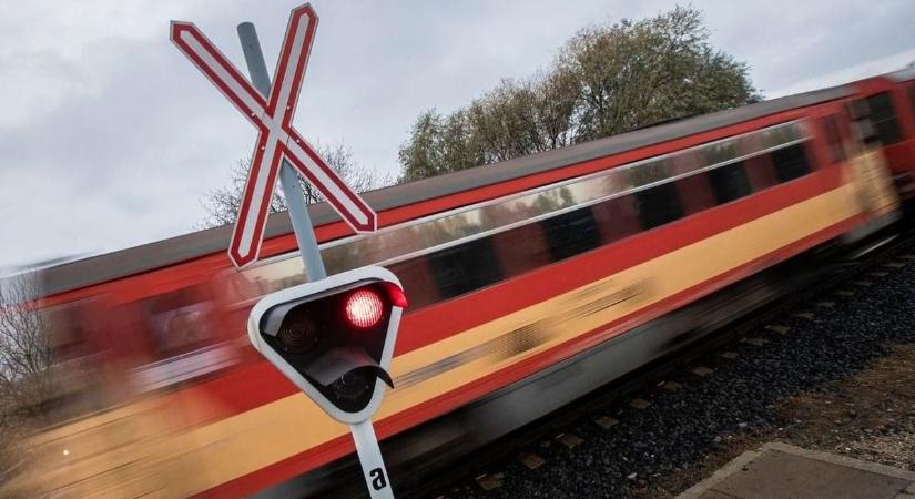 Fél nap alatt két embert is vonat gázolt halálra