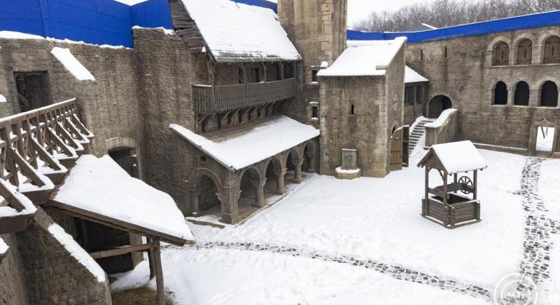 Magyar filmesekről nevezték el a Nemzeti Filmintézet fóti műtermeit és várdíszletét