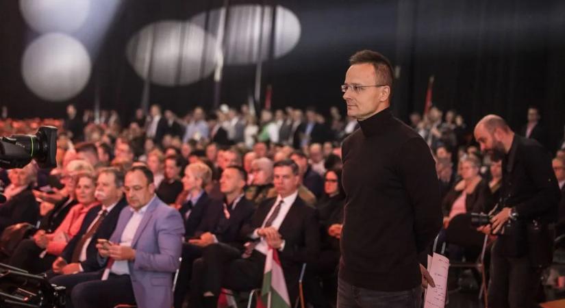 Szijjártó Péter: Senki ne utazzon Iránba!