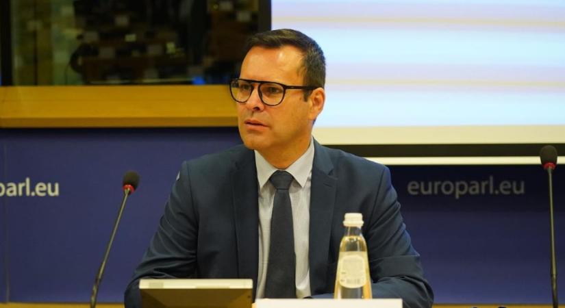 Molnár Csaba nem tudja megemészteni, hogy a DK egy százalékon áll a Mediánnál