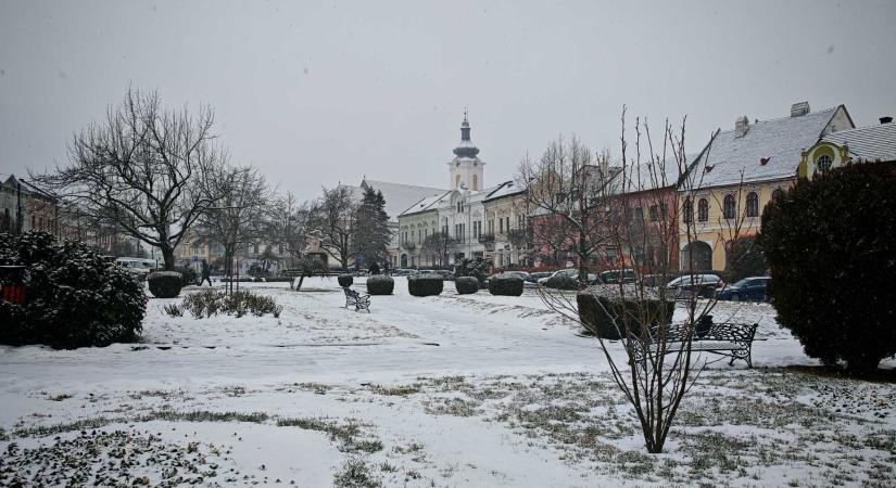 Megszorítások árnyékában: mi épül tovább, és mi kerül parkolópályára Kézdivásárhelyen?