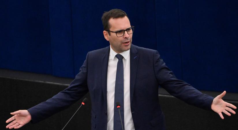 Éktelen haragra gerjedt az 1%-ra mért DK