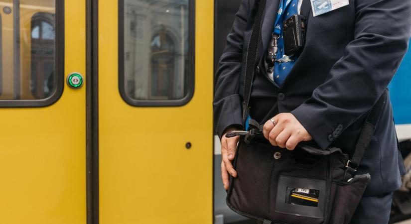 Csornán hagyta a jegyvizsgálókat az IC pótlóbusza, így vissza kellett értük fordulni