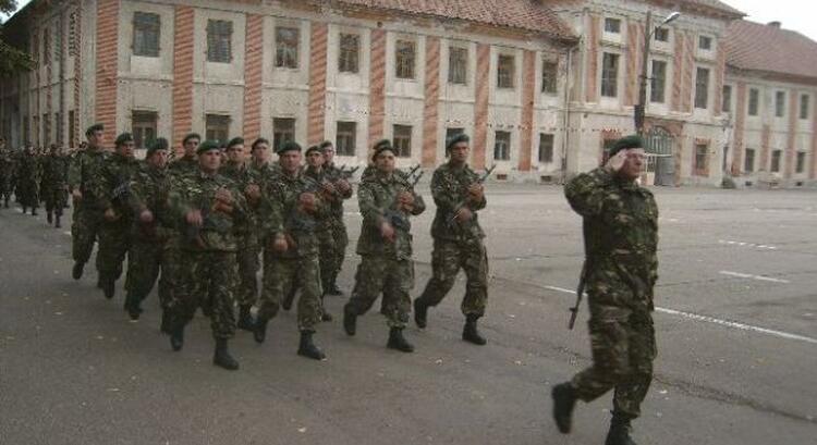 Hatályba lépett Romániában az önkéntes katonai szolgálat bevezetésének jogi kerete
