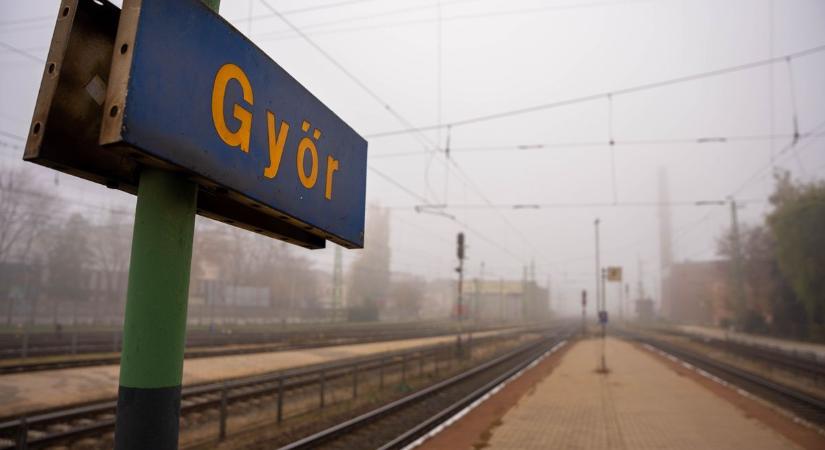 Elgázolt egy embert a Győrbe tartó vonat, késésekkel kell számolni