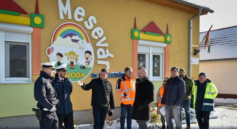 Nő a biztonság a zalai településen! Új zebra segíti a közlekedőket az óvoda közelében