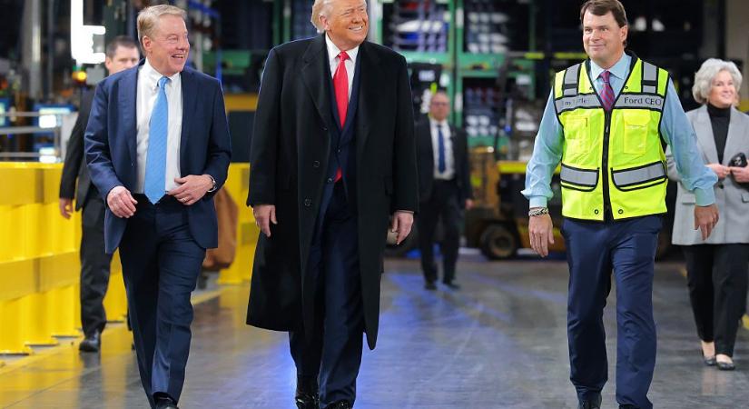Trump káromkodott egy autógyárban, mert keményen beszóltak neki