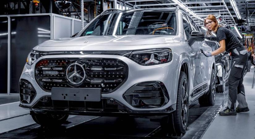Napokon belül legördül a kecskeméti gyártószalagról az új Mercedes GLB – ezt tudja az új modell – fotók, videó
