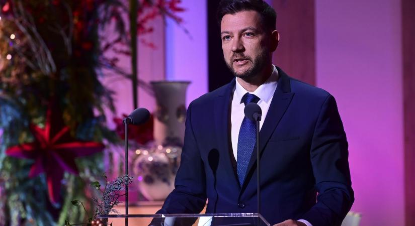 Első fokon nyert Hadházy Ákos, ki kell adni az MTVA-vezér utazásainak részleteit