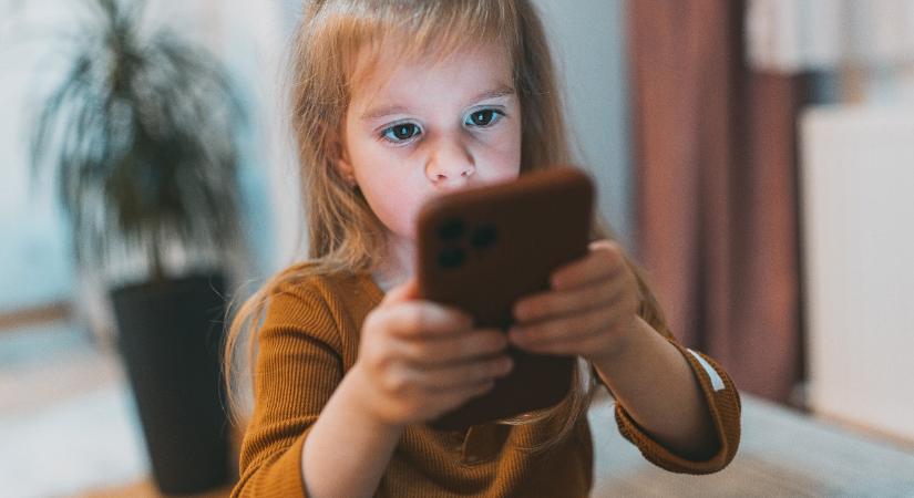 4 évesen mobil, 11 évesen közösségi média – kutatás